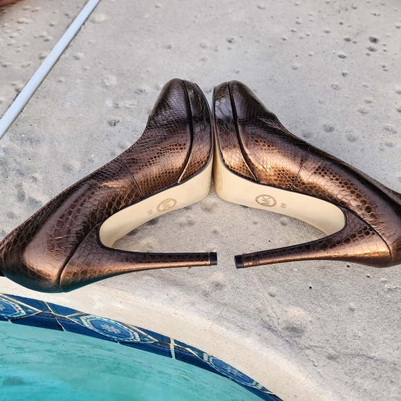 Michael Kors shoes pumps copper colored size 6 elevated  heels 👠 pumps - Picture 9 of 14